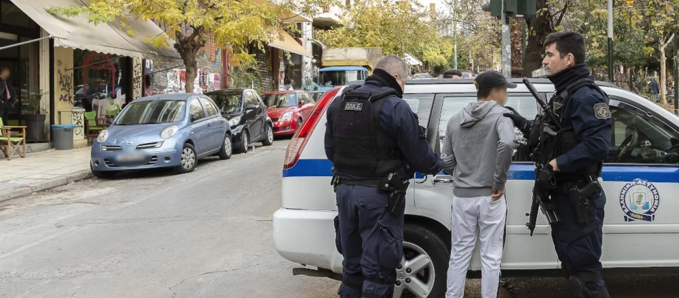 Γλυφάδα: Τρεις συλλήψεις για κλοπές από αυτοκίνητα - Έχουν εξιχνιαστεί 12 περιπτώσεις κλοπών